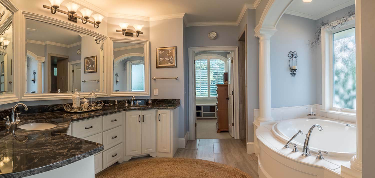 Oak leaf custom home design NC bathroom