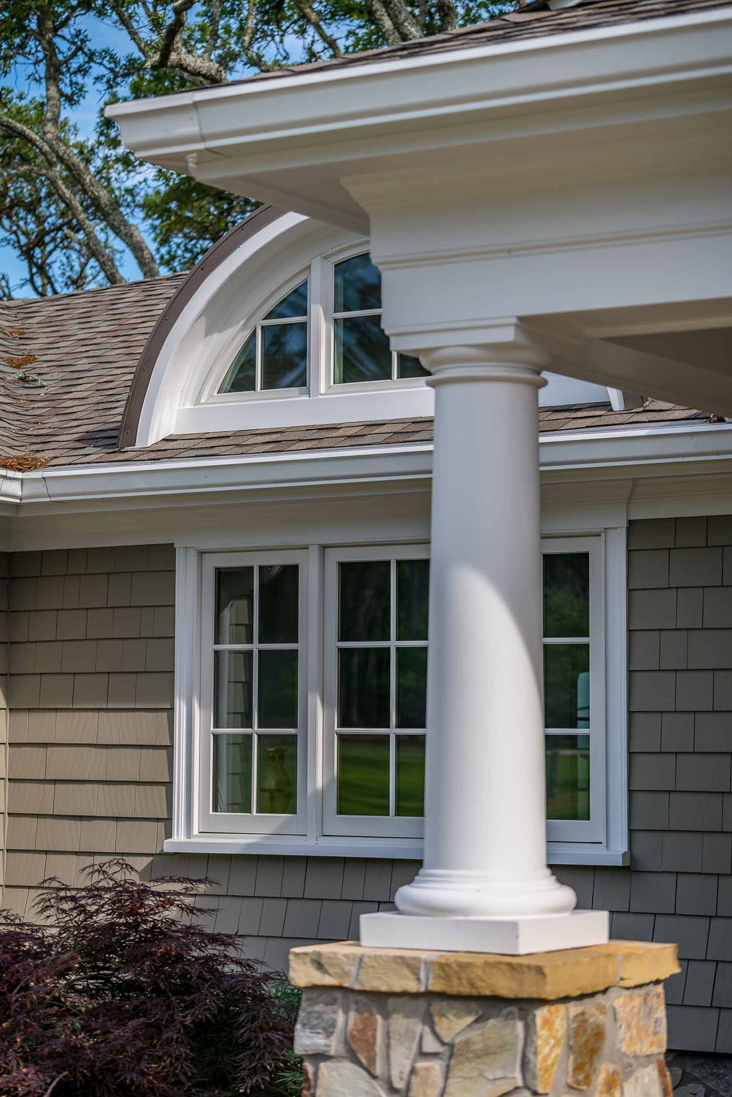 Sound Front custom home design remodal exterior